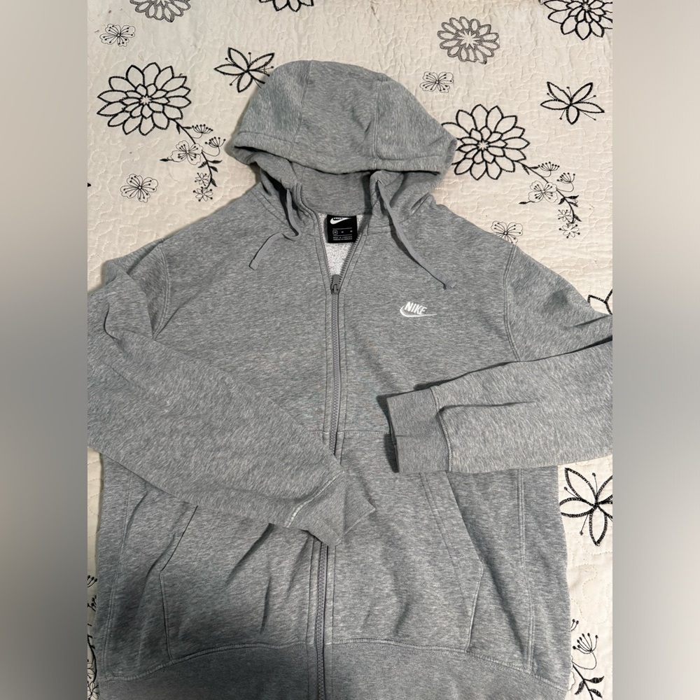 Men’s Nike Sweater (Size M)
